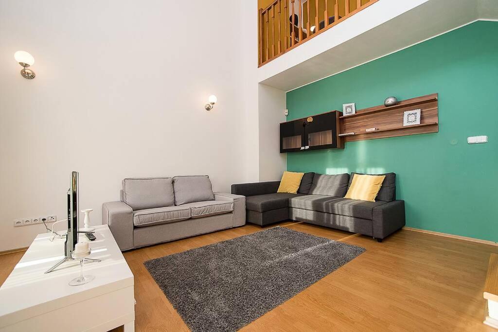 Great Terrace In Big, Flat Apartament *
